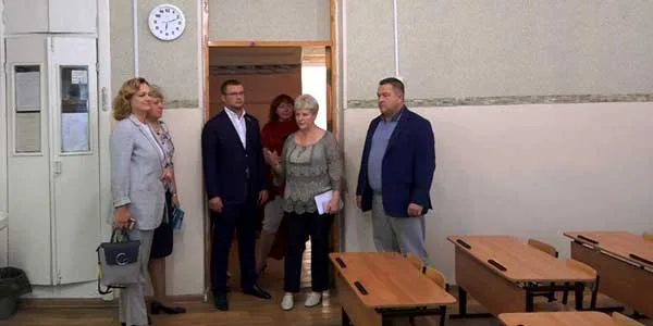 Пап - в родительский комитет! Комиссия из области пообщалась с родителями дзержинских школьников