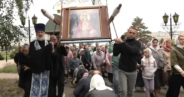 С молитвой по городу: праздничный крестный ход прошел в Дзержинске в минувшее воскресенье