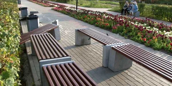 В Дзержинске на бульваре Химиков разбушевались «лавочные» вандалы