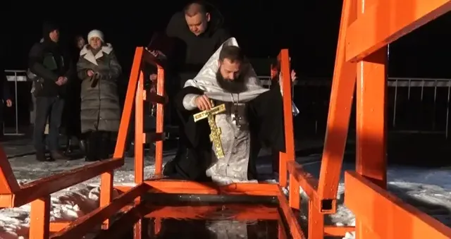 Безопасное купание: подготовка к празднику Крещения началась в Дзержинске