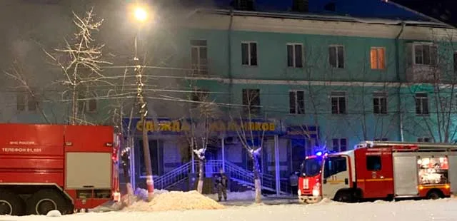 Утро, дым и эвакуация: пожар в магазине детской одежды всполошил жильцов трехэтажного дома в Дзержинске