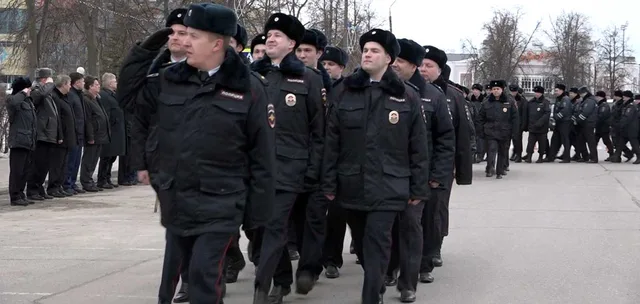 На площади Дзержинского состоялся гарнизонный развод подразделений полиции