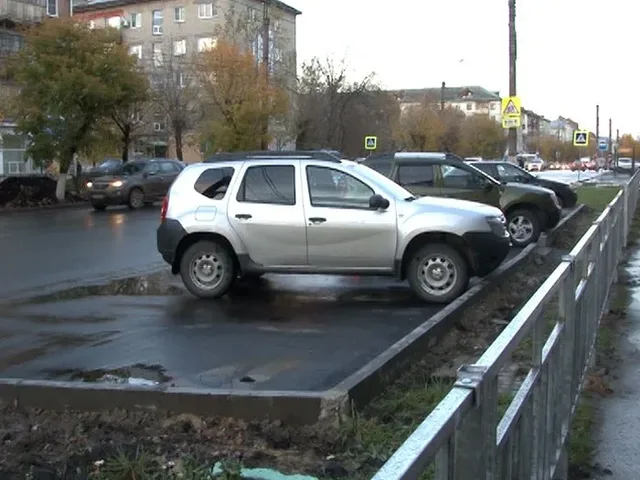 Предпринимателей Дзержинска обяжут обслуживать парковки около своих магазинов