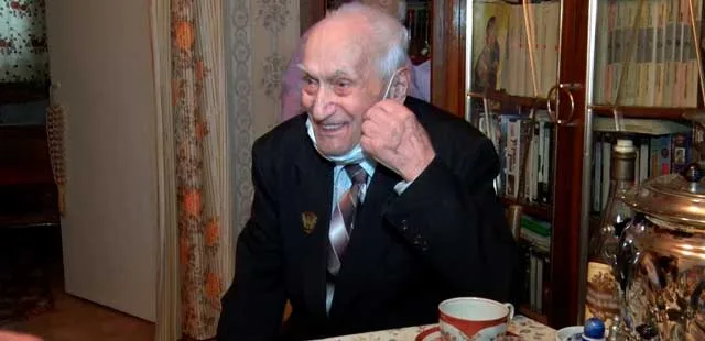 За чашкой чая: Евгений Люлин поговорил с ветераном о трудовых подвигах дзержинцев