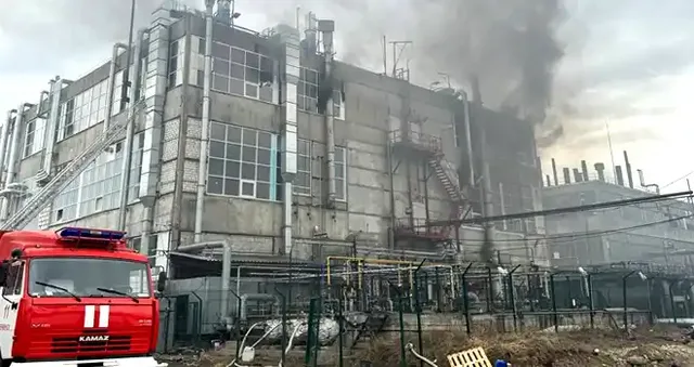 Огненный случай: два человека пострадали на пожаре в промзоне Дзержинска