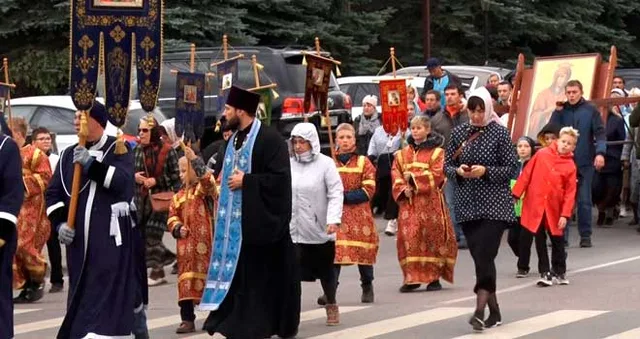 С молитвами о мире и любви: православные верующие обошли Дзержинск крестным ходом