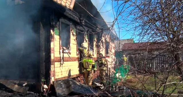 Огненный переполох: частный дом и гараж горели в поселке Бабушкино