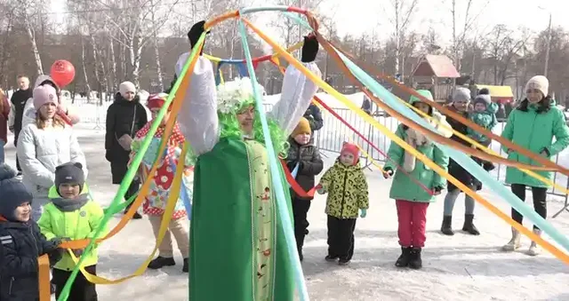 С размахом и весельем: широкую масленицу отметили жители Дзержинска