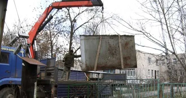 Борьба с самостроем: незаконные сараи и гаражи продолжают сносить в Дзержинске