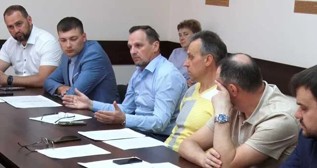 Решения и предложения: дзержинские депутаты обсудили обустройство парковок для маломобильных граждан и рекультивацию земель