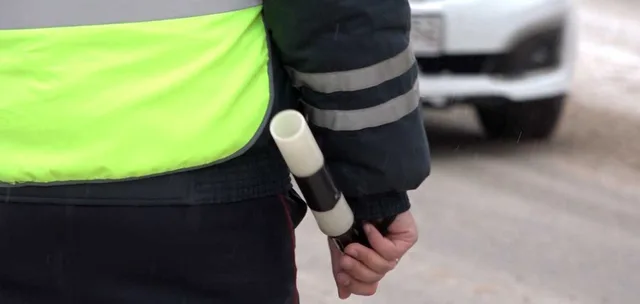 В Дзержинске водитель ищет обидчика, который свез ему боковое стекло