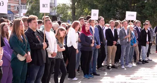 Время получать знания: Дзержинский политехнический институт поздравил студентов с началом нового учебного года