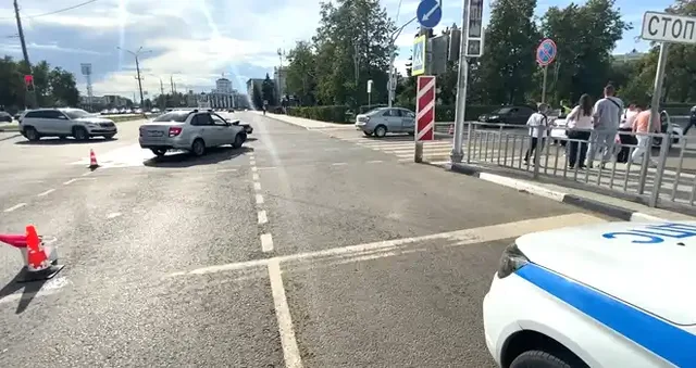 Беспечность за рулем: дети пострадали в ДТП на главной площади Дзержинска в минувшие выходные