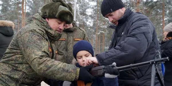 БТР в городе. Выставка военной техники и вооружений прошла в Дзержинске