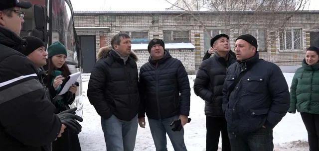 Глава Дзержинска Иван Носков проверил, как охраняется аварийный дом №6-а по Буденного