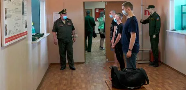 Вы теперь солдаты: новобранцы из Дзержинска прошли военную комиссию