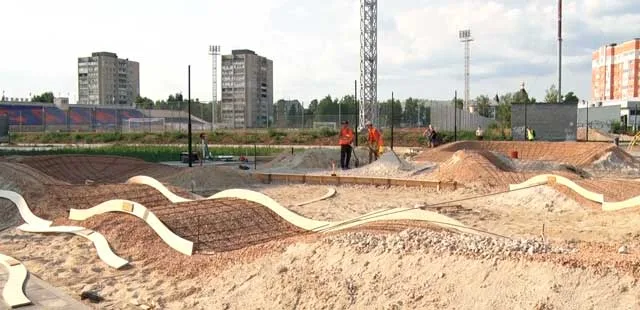 Молодежное пространство: близится к завершению строительство современного памп-трека в Дзержинске