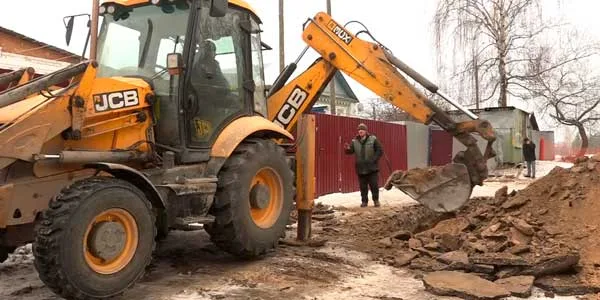 Чистую воду - в каждый дом: Дзержинский водоканал проложил новую водопроводную сеть в поселке Свердлова