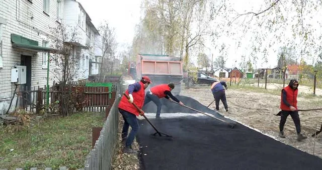 Благоустройство после ремонта: Дзержинский водоканал приводит в порядок дворы на Пыре