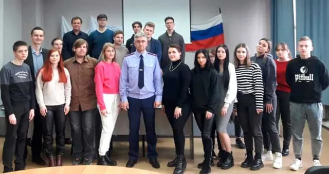 О делах, работе и долге: 100 вопросов следователю задали дзержинские студенты