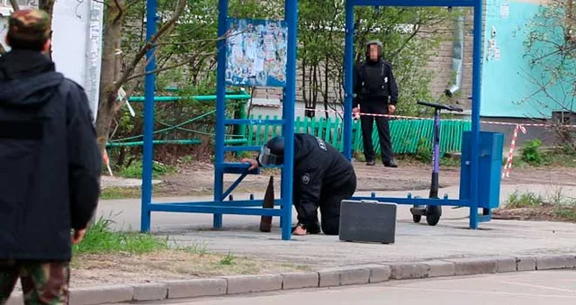 Взрывоопасная находка: артиллерийский снаряд обнаружили на остановке общественного транспорта в Дзержинске