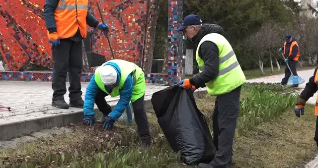 Время наводить чистоту: месячник по уборке и благоустройству территорий проходит в Дзержинске