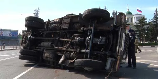 Перекресток невыученных правил. У ДКХ опять авария