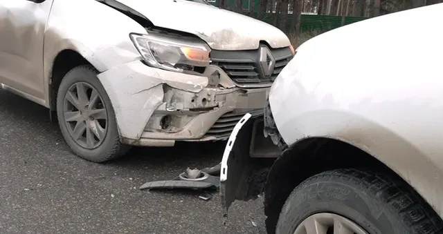 Авария в белом: два автомобиля столкнулись на Заревской объездной дороге в Дзержинске