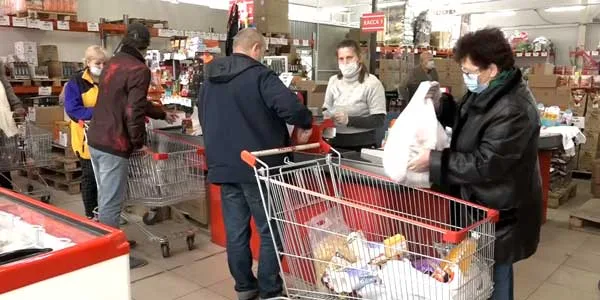 Без маски не обслуживать: торговые точки Дзержинска проверили на соблюдение санитарных норм