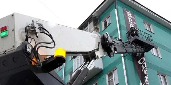 Вам здесь не место. Незаконные рекламные вывески демонтировали с фасадов домов в Дзержинске