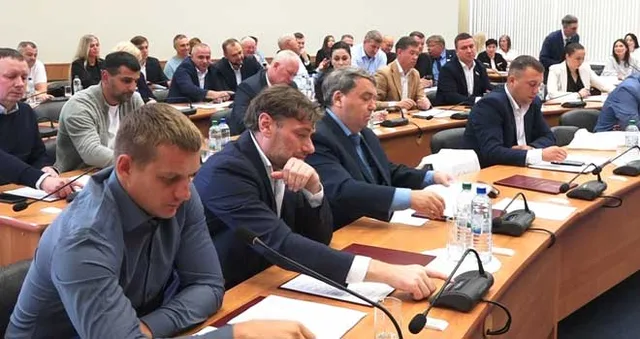 12 вопросов на заседании: дзержинские депутаты готовят обращение о помощи пострадавшим от БПЛА