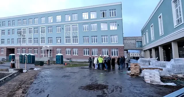 Работы ведутся: ввод новой дзержинской школы в эксплуатацию придется на зимний период