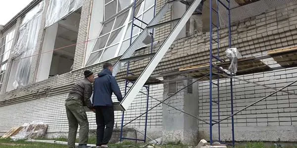 Начался демонтаж и установка окон в дзержинской спортшколе №1
