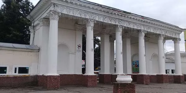 С арки городского парка культуры и отдыха исчезла вся реклама