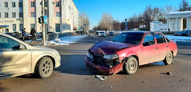 Чреватая невнимательность: два человека пострадали в аварии в Дзержинске