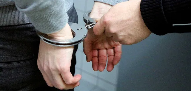 Дзержинские полицейские раскрыли две кражи из магазина детской одежды