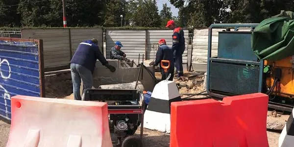 Работы на глубине. ДВК меняет коллектор на площади Дзержинского