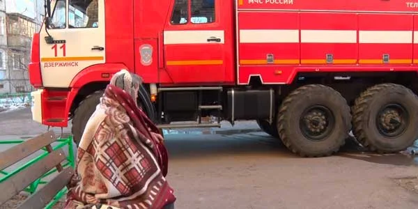 Спасли из огня: огнеборцы вытащили из горящей квартиры в Дзержинске пенсионера