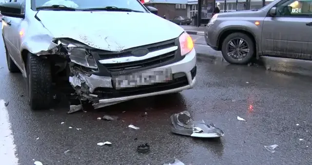 Аварийное утро: внедорожник и легковой автомобиль угодили в ДТП на одной из улиц Дзержинска