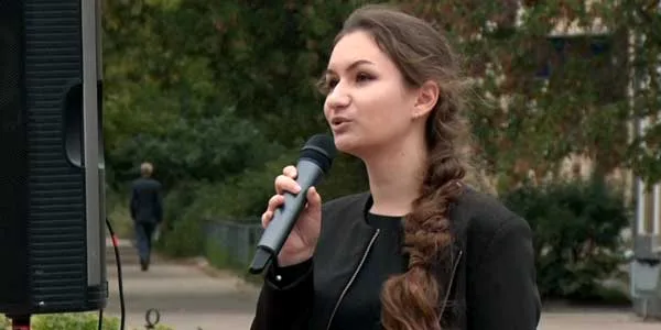 «Послушайте!». В Дзержинске у памятника Маяковскому работал свободный микрофон