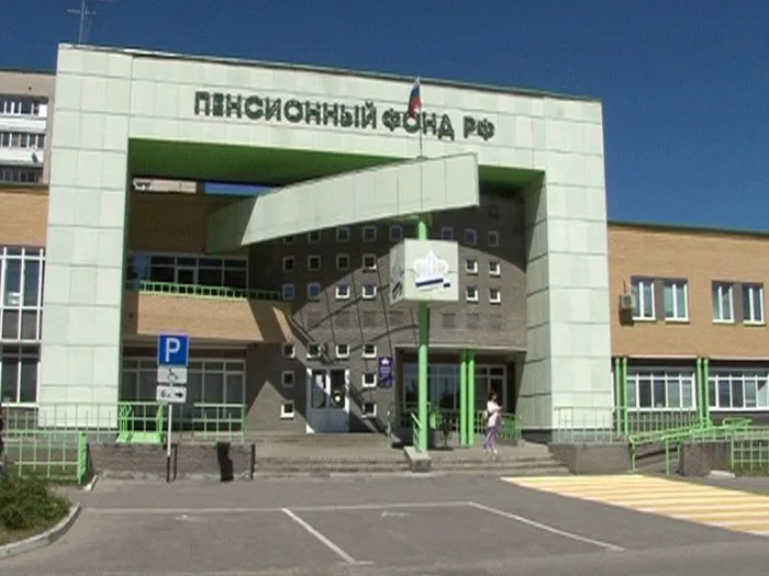Дзержинские пенсионеры до 1 октября могут изменить форму получения набора соцуслуг