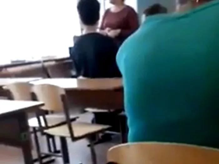 Появилось новое видео из дзержинской школы, в которой учеников припугнули ФСБ за вступление в группу против удорожания проезда