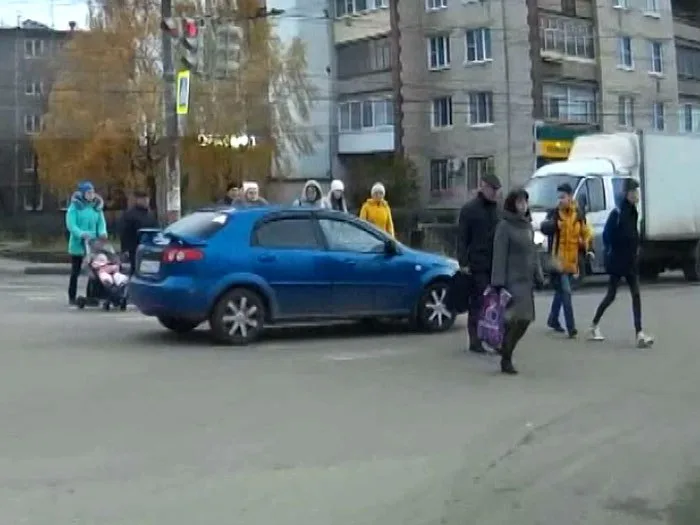 ГИБДД оштрафовал автоледи, которая чуть не задавила группу пешеходов в Дзержинске