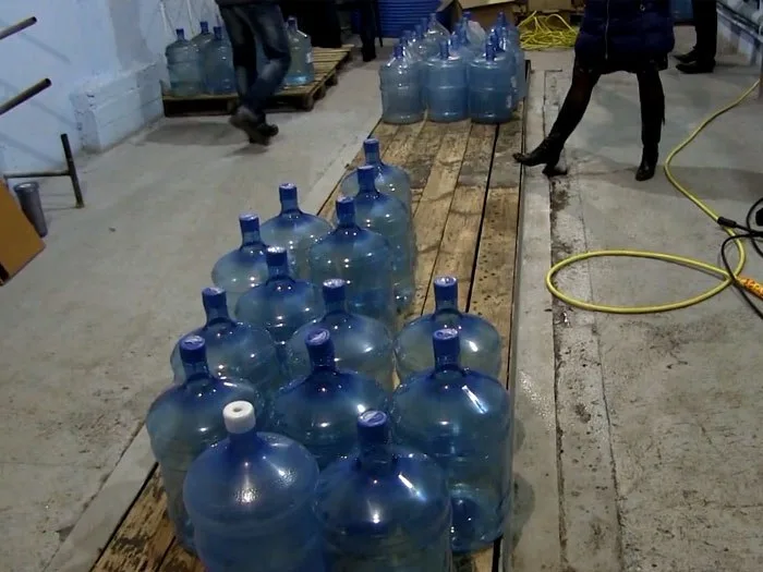 Нижегородские полицейские закрыли подпольный цех по продаже питьевой воды
