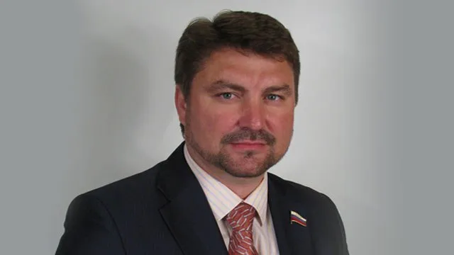 Бывшего дзержинского депутата Владислава Атмахова лишили российского гражданства
