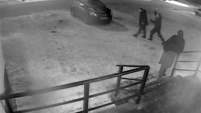 «Давай выйдем». Вор с топором напал на дзержинца и отобрал золотую цепочку