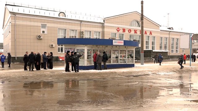 У дзержинского железнодорожного вокзала могут убрать киоски и поставить ограждение