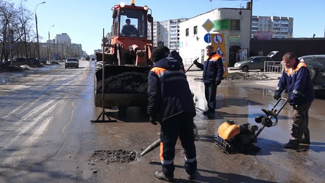 В Дзержинске провели аварийный ямочный ремонт дорог