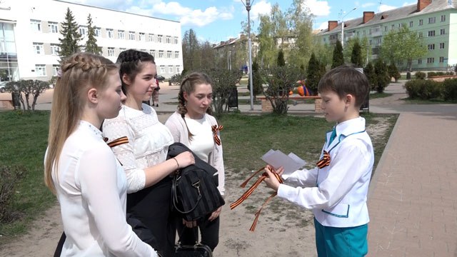 Дзержинцам раздали георгиевские ленточки