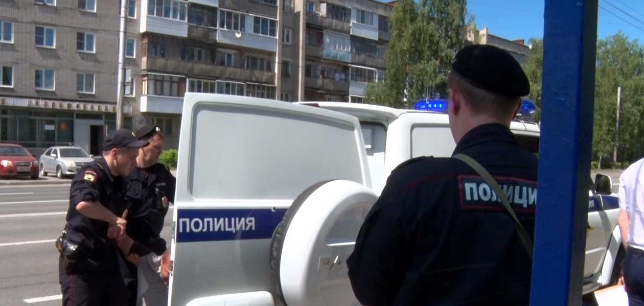 В Дзержинске ссора незнакомых мужчин закончилась поножовщиной